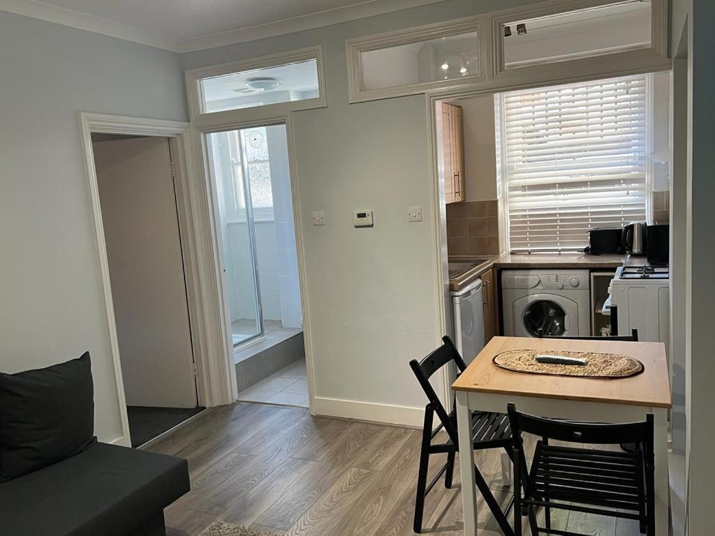 Complete One Bedroom Flat In Chiswick London, Fully Furnished エクステリア 写真